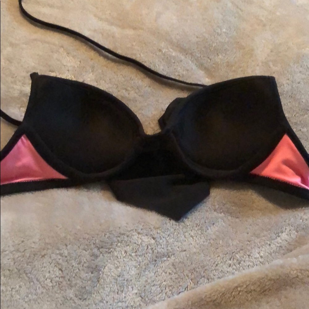Black swim top size 32A - Picture 2 of 4